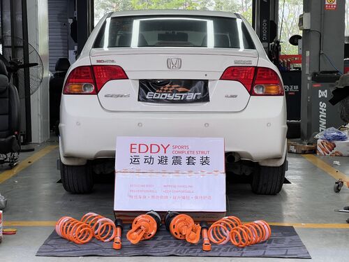 último caso de la compañía sobre Honda Civic de octava generación mejorada con kit de absorción de choques EDDY Sports